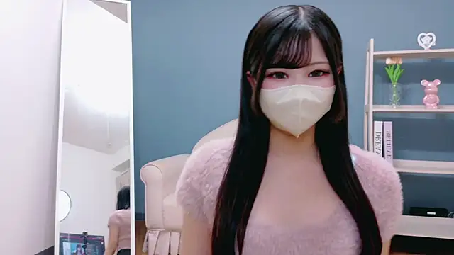 Snapshot of Ruru-shuv chatting on 10.28.25 Ruru-shuv online show from 10.28.25