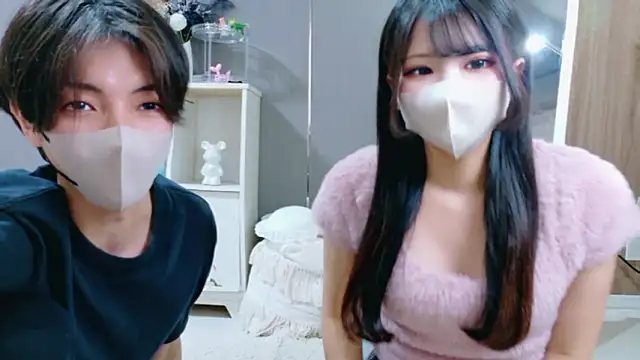 Snapshot of Ruru-shuv chatting on 11.15.25 Ruru-shuv online show from 11.15.25