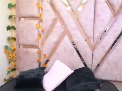 Snapshot of Zoe_Browns_ chatting on 11.02.25 Zoe Browns online show from 11.02.25