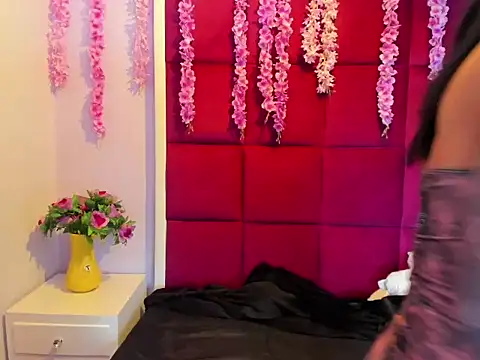 Snapshot of Zoe_Browns_ chatting on 11.07.25 Zoe Browns online show from 11.07.25