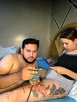 Snapshot of coupleyys chatting on 11.04.25 coupleyys online show from 11.04.25