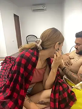 Snapshot of coupleyys chatting on 11.13.25 coupleyys online show from 11.13.25