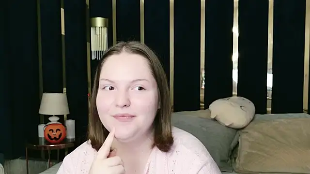 Vanessa Rise online show from 10.31.25