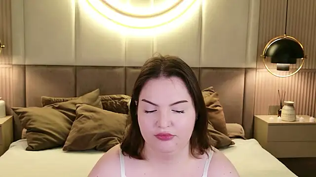 Vanessa Rise online show from 11.06.25