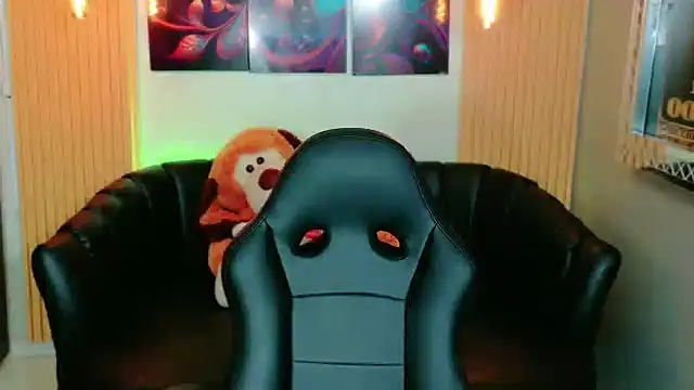 Snapshot of ElectrogoDdess chatting on 10.04.25 ElectrogoDdess online show from 10.04.25