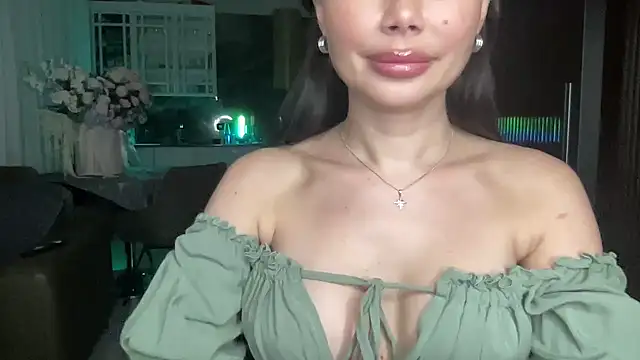 Snapshot of Orlinah chatting on 11.07.25 Orlinah online show from 11.07.25