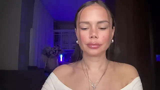 Snapshot of Orlinah chatting on 11.12.25 Orlinah online show from 11.12.25