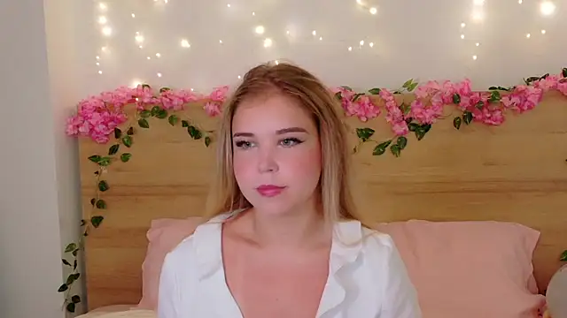 Lilith Bonheur online show from 10.06.25