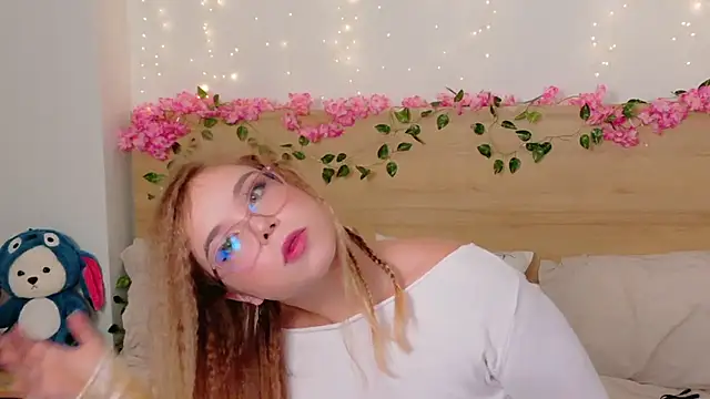 Lilith Bonheur online show from 10.30.25