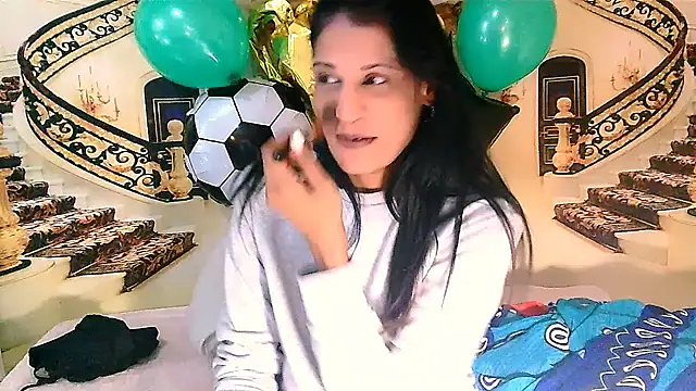 Snapshot of IndianSexcSmyle chatting on 07.18.26 IndianSexcSmyle online show from 07.18.26