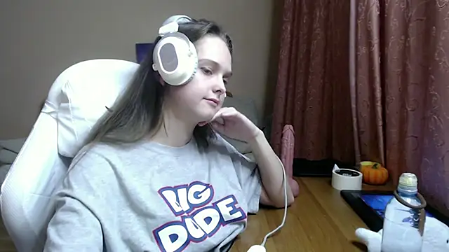 Snapshot of SharybbFace chatting on 10.08.25 SharybbFace online show from 10.08.25