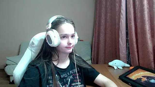 Snapshot of SharybbFace chatting on 10.14.25 SharybbFace online show from 10.14.25