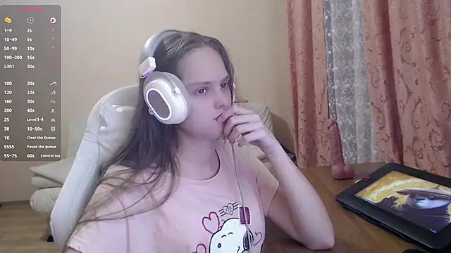 Snapshot of SharybbFace chatting on 10.22.25 SharybbFace online show from 10.22.25