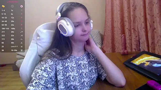 Snapshot of SharybbFace chatting on 10.23.25 SharybbFace online show from 10.23.25