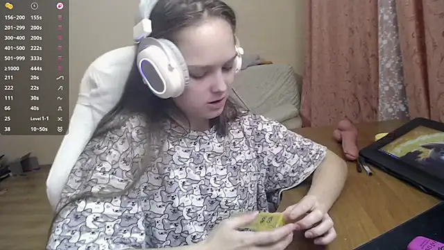 Snapshot of SharybbFace chatting on 10.24.25 SharybbFace online show from 10.24.25