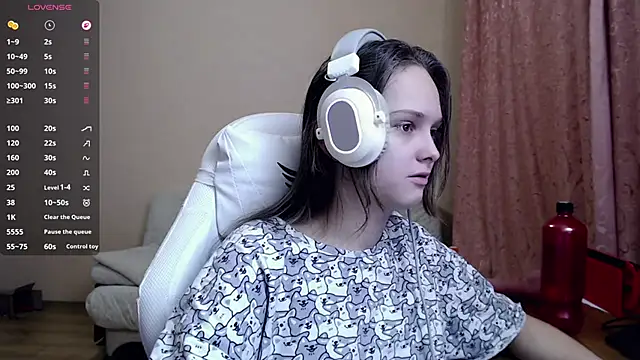 Snapshot of SharybbFace chatting on 10.25.25 SharybbFace online show from 10.25.25