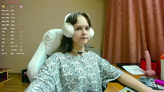 Snapshot of SharybbFace chatting on 11.08.25 SharybbFace online show from 11.08.25