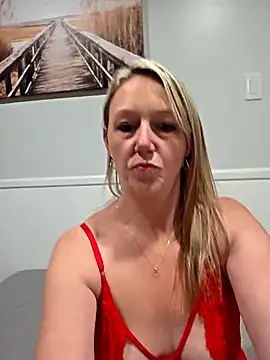 Snapshot of therealbigbootytessa chatting on 10.13.25 therealbigbootytessa online show from 10.13.25