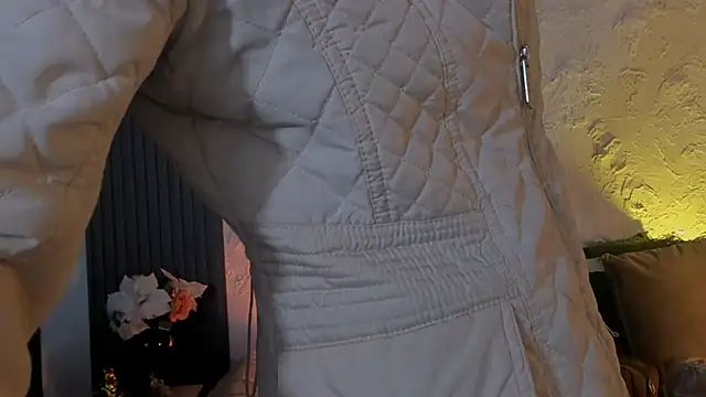 Snapshot of joselin_rouse chatting on 10.14.25 joselin rouse online show from 10.14.25