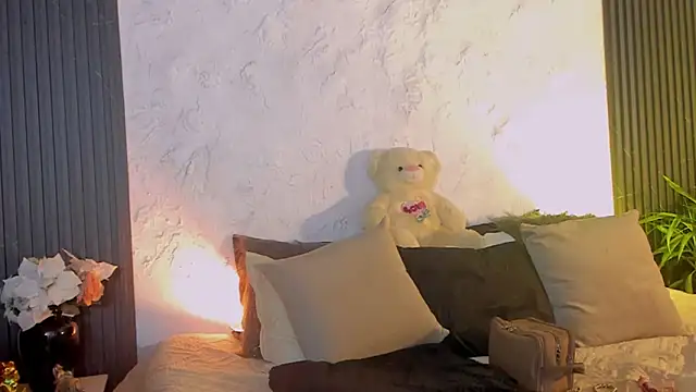 Snapshot of joselin_rouse chatting on 10.18.25 joselin rouse online show from 10.18.25