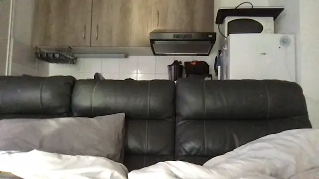 Snapshot of flambeur93 chatting on 11.08.25 flambeur93 online show from 11.08.25