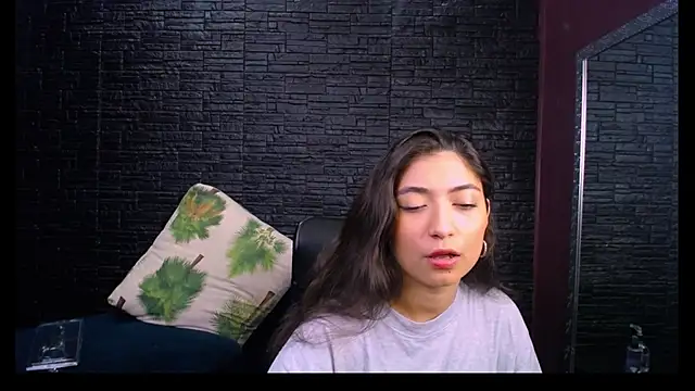 Lizzie Collin online show from 10.18.25