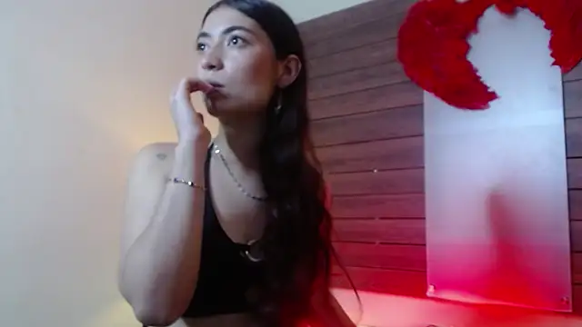 Lizzie Collin online show from 11.06.25