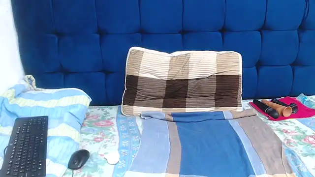 Snapshot of SexyBeverly_ chatting on 10.18.25 SexyBeverly online show from 10.18.25