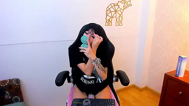 Snapshot of LaylaaDoll chatting on 10.26.25 LaylaaDoll online show from 10.26.25