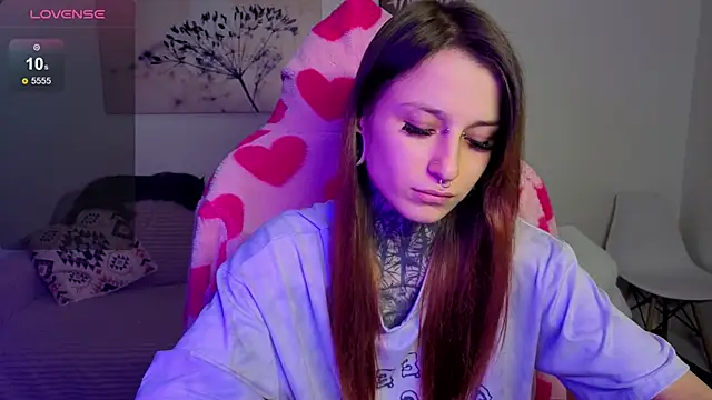 Snapshot of LilithPoison chatting on 10.01.25 LilithPoison online show from 10.01.25