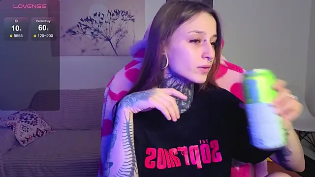 Snapshot of LilithPoison chatting on 10.04.25 LilithPoison online show from 10.04.25