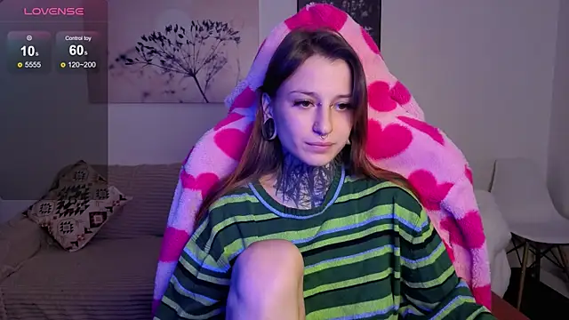 Snapshot of LilithPoison chatting on 10.05.25 LilithPoison online show from 10.05.25