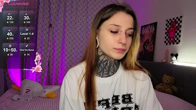 Snapshot of LilithPoison chatting on 10.15.25 LilithPoison online show from 10.15.25