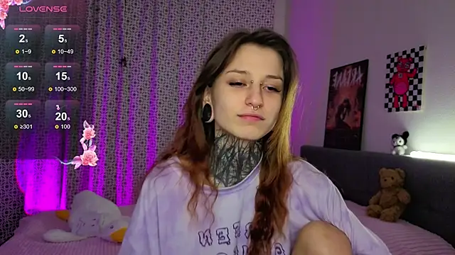 Snapshot of LilithPoison chatting on 10.17.25 LilithPoison online show from 10.17.25