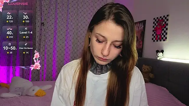 Snapshot of LilithPoison chatting on 10.18.25 LilithPoison online show from 10.18.25