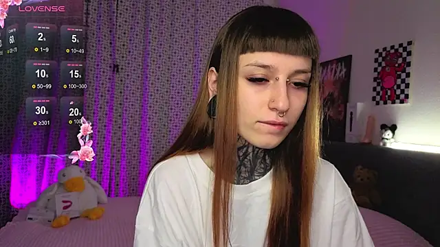 Snapshot of LilithPoison chatting on 10.25.25 LilithPoison online show from 10.25.25