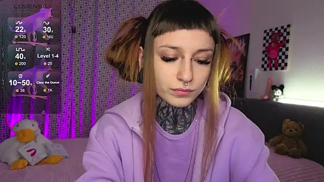 Snapshot of LilithPoison chatting on 10.30.25 LilithPoison online show from 10.30.25