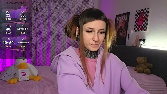 Snapshot of LilithPoison chatting on 10.31.25 LilithPoison online show from 10.31.25