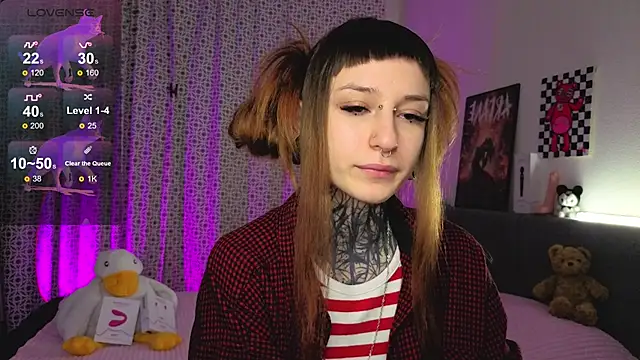 Snapshot of LilithPoison chatting on 11.02.25 LilithPoison online show from 11.02.25