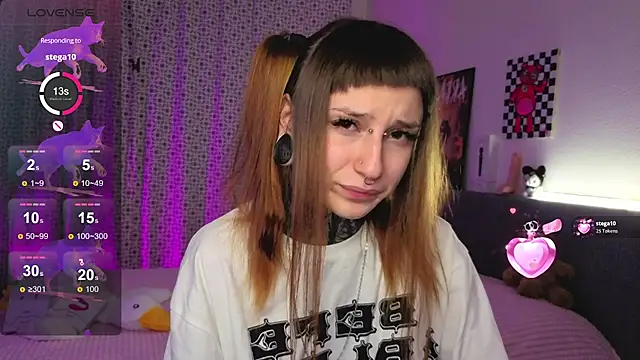 Snapshot of LilithPoison chatting on 11.05.25 LilithPoison online show from 11.05.25