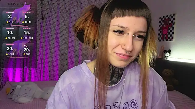 Snapshot of LilithPoison chatting on 11.06.25 LilithPoison online show from 11.06.25