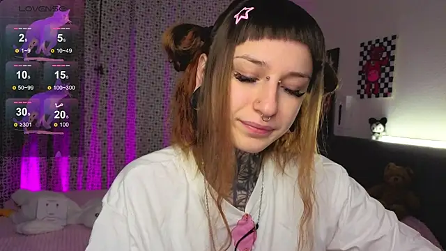 Snapshot of LilithPoison chatting on 11.07.25 LilithPoison online show from 11.07.25