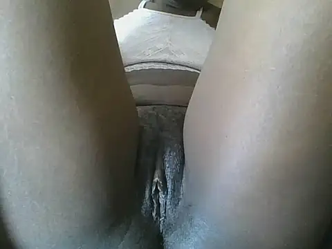 Snapshot of Naughty_queen20 chatting on 10.17.25 Naughty queen20 online show from 10.17.25