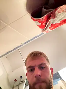 Snapshot of Iuny_21 chatting on 10.21.25 Iuny 21 online show from 10.21.25