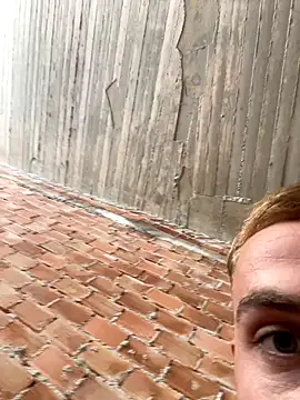 Snapshot of Iuny_21 chatting on 10.22.25 Iuny 21 online show from 10.22.25