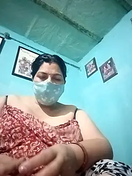 Snapshot of Love-890 chatting on 10.03.25 Love-890 online show from 10.03.25