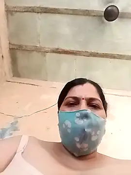 Snapshot of Love-890 chatting on 10.04.25 Love-890 online show from 10.04.25