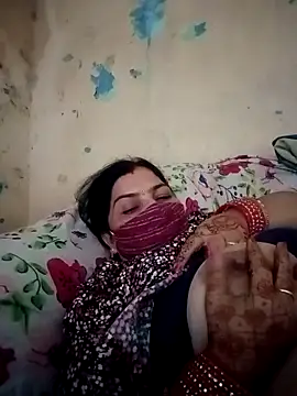 Snapshot of Love-890 chatting on 10.12.25 Love-890 online show from 10.12.25