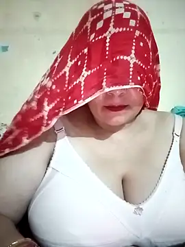 Snapshot of Love-890 chatting on 10.13.25 Love-890 online show from 10.13.25