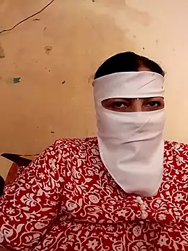 Snapshot of Love-890 chatting on 10.19.25 Love-890 online show from 10.19.25